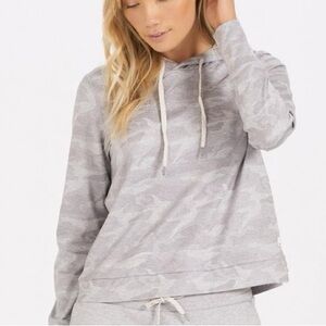 Vuori Light Gray Camo Halo Essential Hoodie $98 Retail SOLD OUT